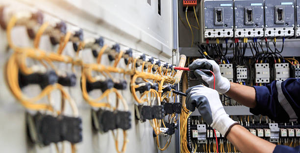 Professional Electrician technician working in Yazoo City, MS